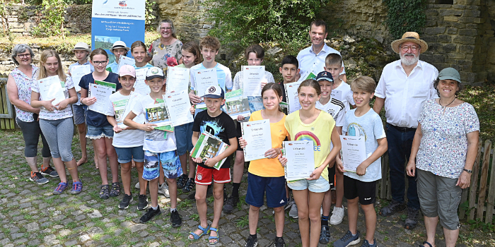 Frischgebackene Naturschutz-Junior-Ranger erhalten nach viertägigem SummerCamp Urkunden